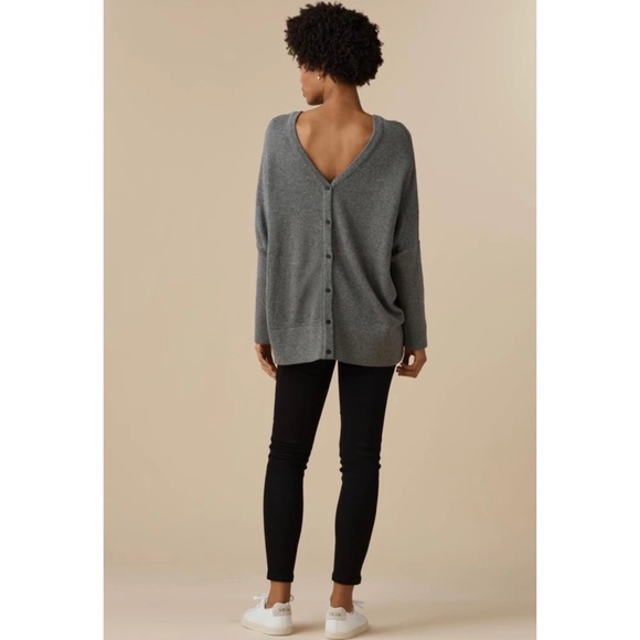 SOLD - Vetta Capsule V-Neck Oversized Sweater (size L) - Picture 3 of 9